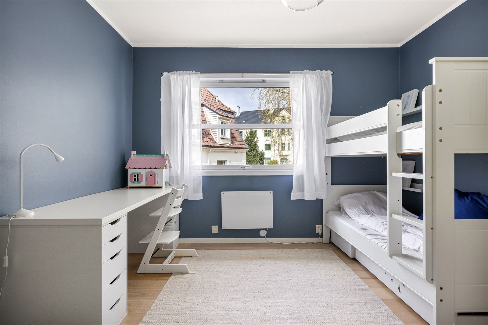 God plass til soveromsmøblement. Galleribilde
