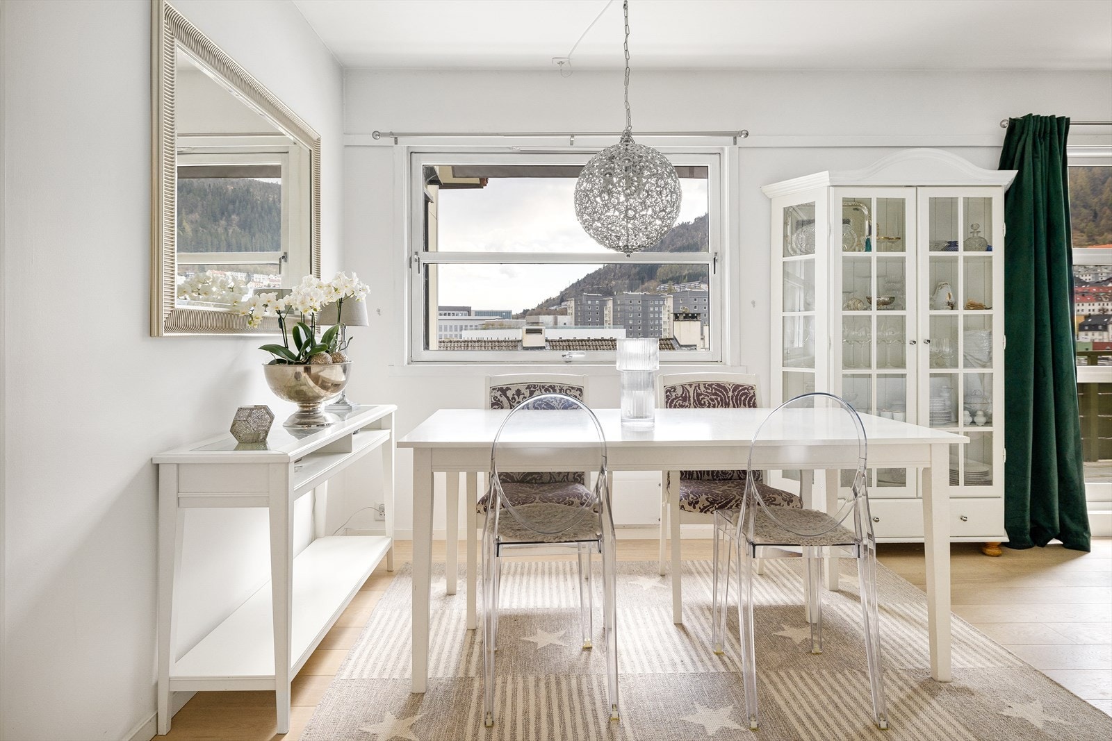 Boligen er utstyrt med balansert ventilasjonsanlegg som ble montert i 2018. Galleribilde