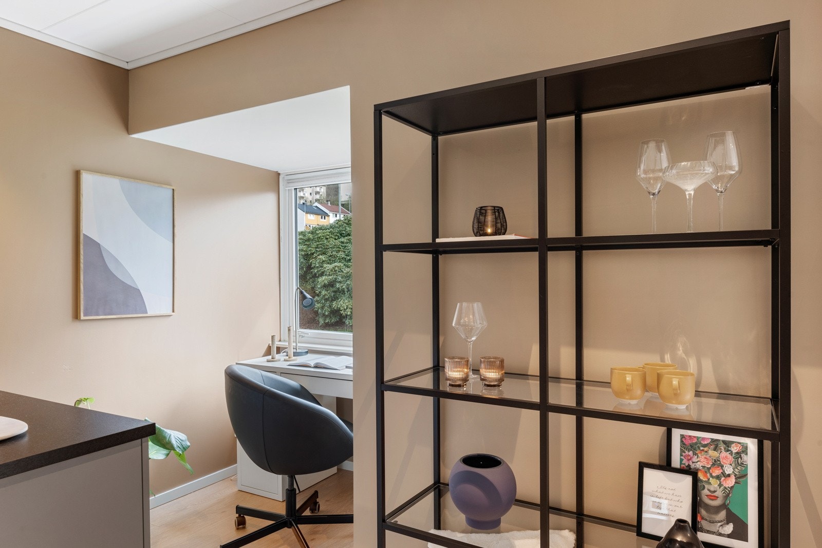 Her er det en praktisk "kontor-krok" perfekt for hjemmekontor. Galleribilde
