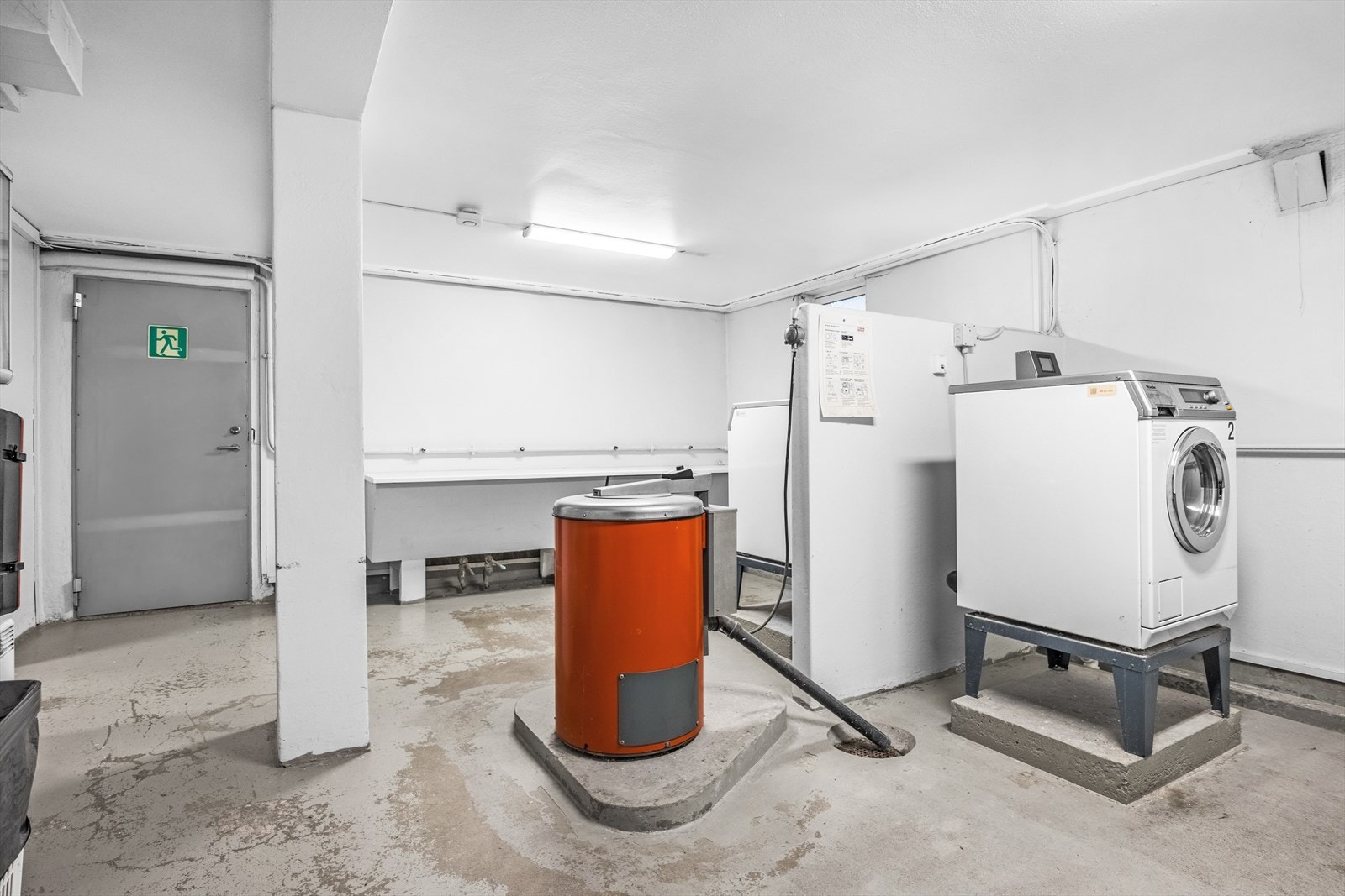 Leiligheten har også tilgang på et vaskerom, hvor man kan vaske klærne. Galleribilde