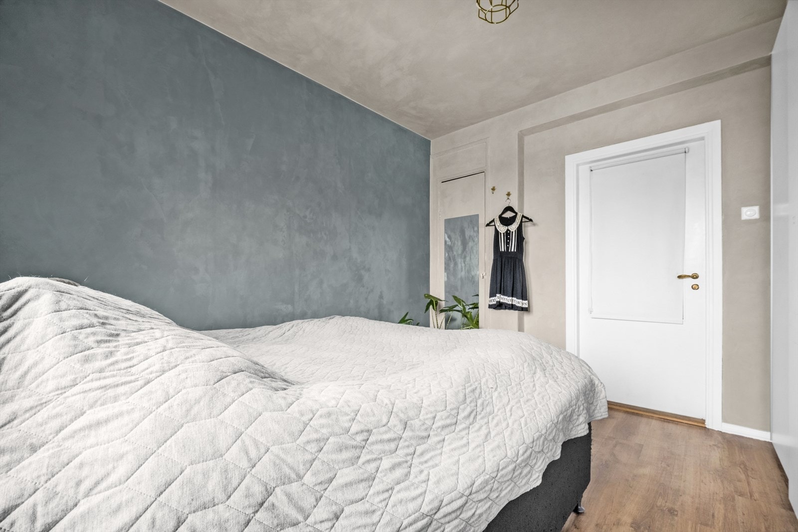 Soverommet ble malt i 2023 og er derfor preget av moderne og tidsriktige farger. Galleribilde