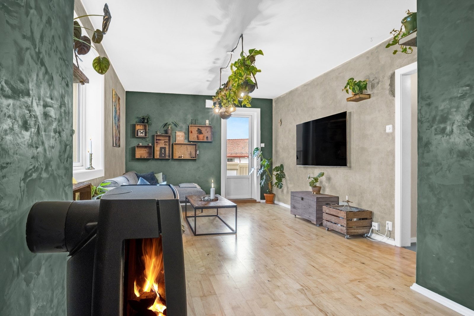 Stuen er av god størrelse med mange ulike innredningsmuligheter. Galleribilde