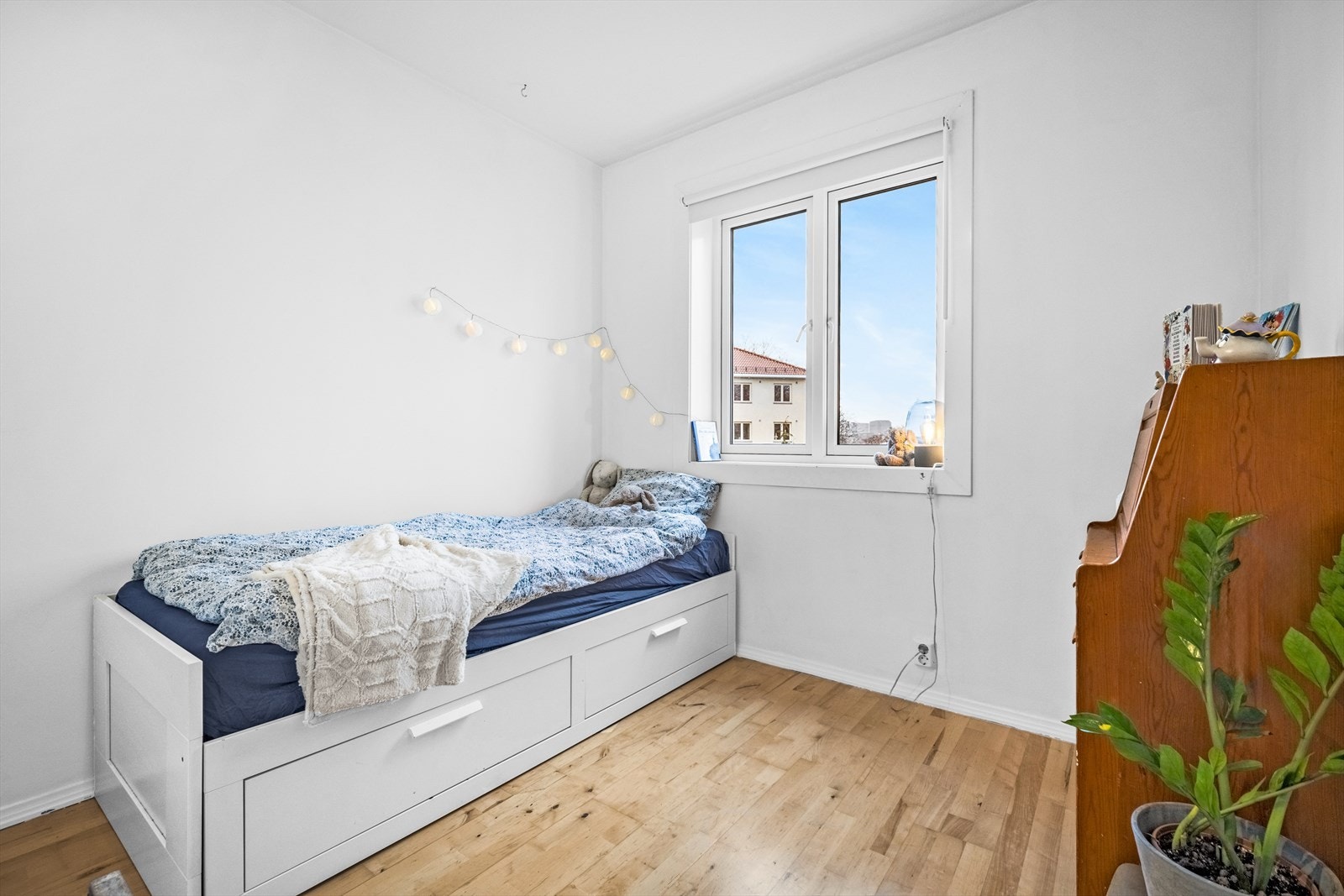 Leilighetens andre soverom er også av god størrelse og kan benyttes etter behov. Galleribilde