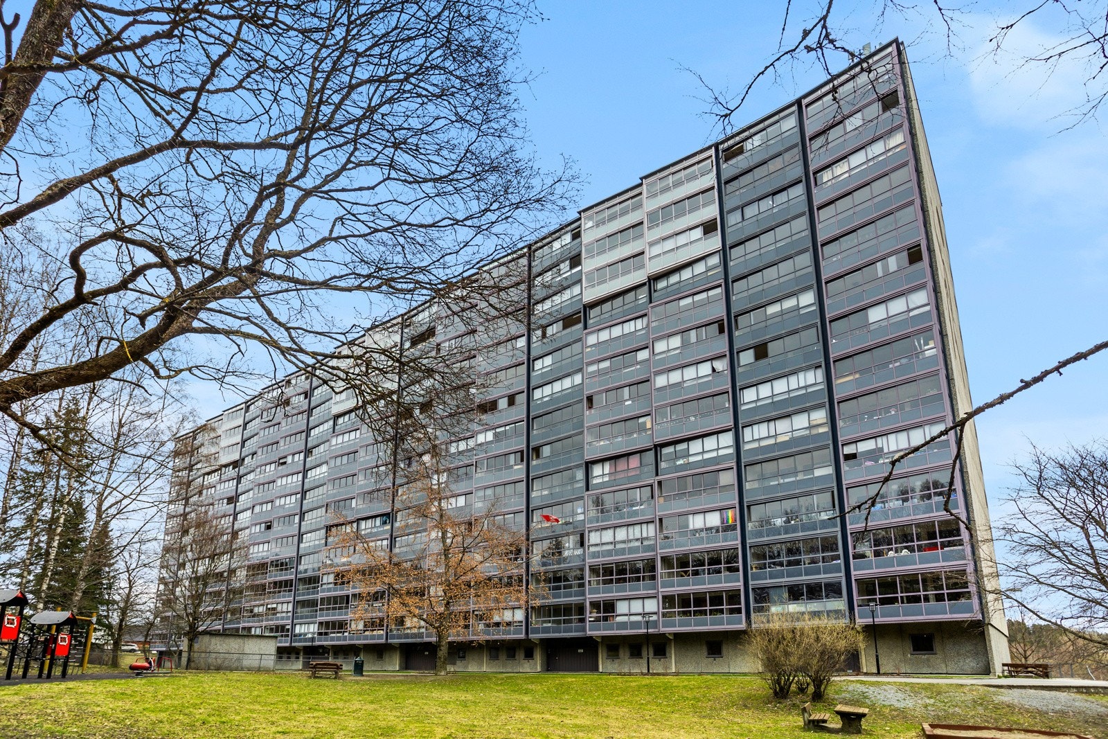 Leiligheten ligger i byggets 13. etasje (toppetg.) Galleribilde