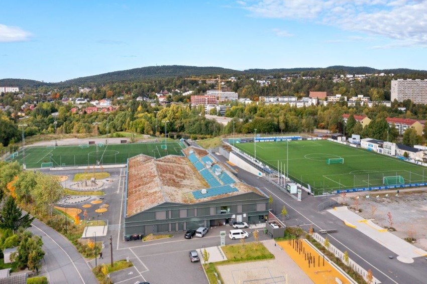 Groruddalen er kjent for sine flotte idrettsanlegg, og har et godt tilbud innen fotball, ski, turn og tennis. Galleribilde