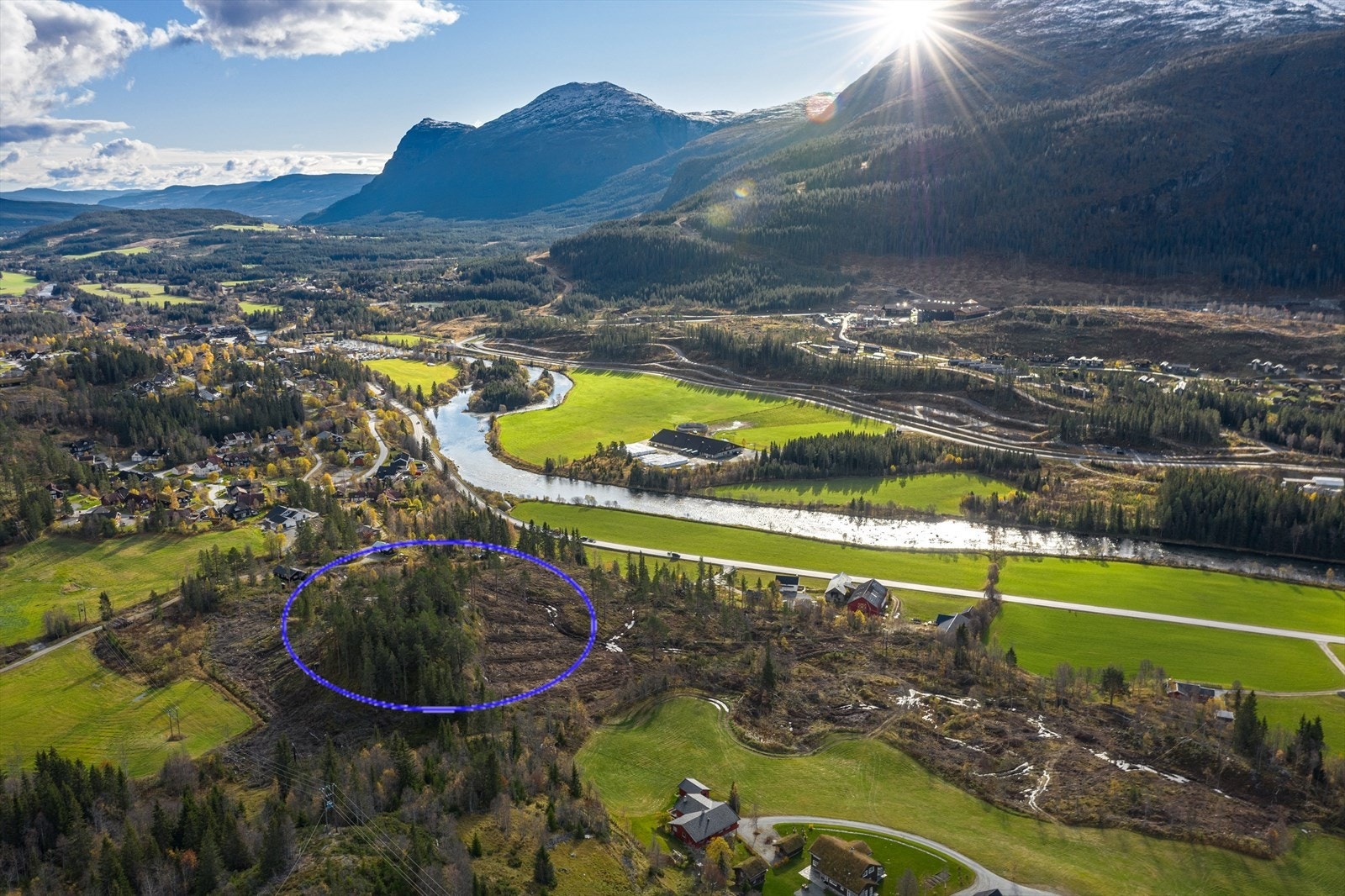 Markering viser området for boligtomtene i Fridalen. Ta kontakt med megler for visning. Galleribilde