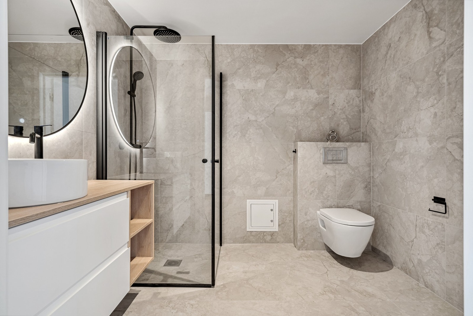 Badet er nytt fra 2024. Downlights i himling. Galleribilde