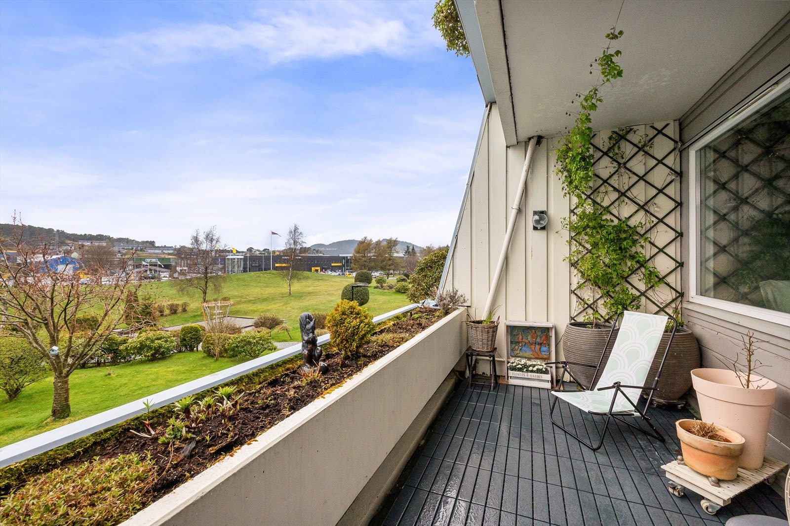 Fra stuen er det adkomst til en terrasse på ca 13 m2 Galleribilde