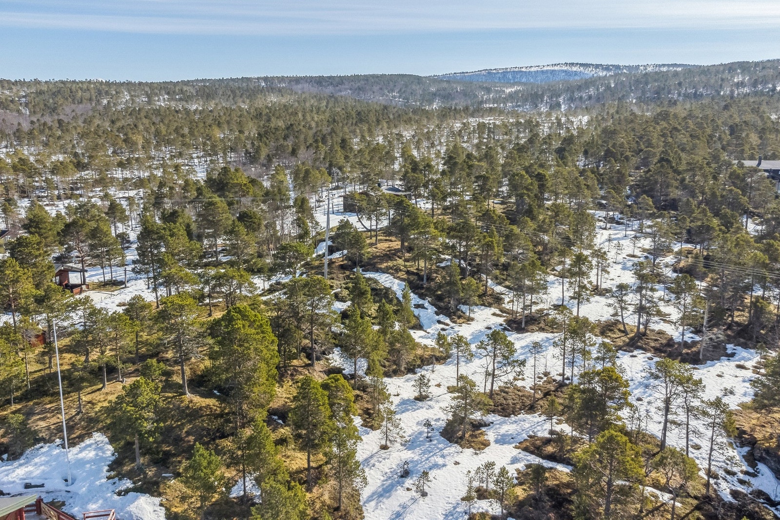 Det er ca. 3 mil til Storsteinnes og ca. 9 mil inn til Tromsø. Galleribilde