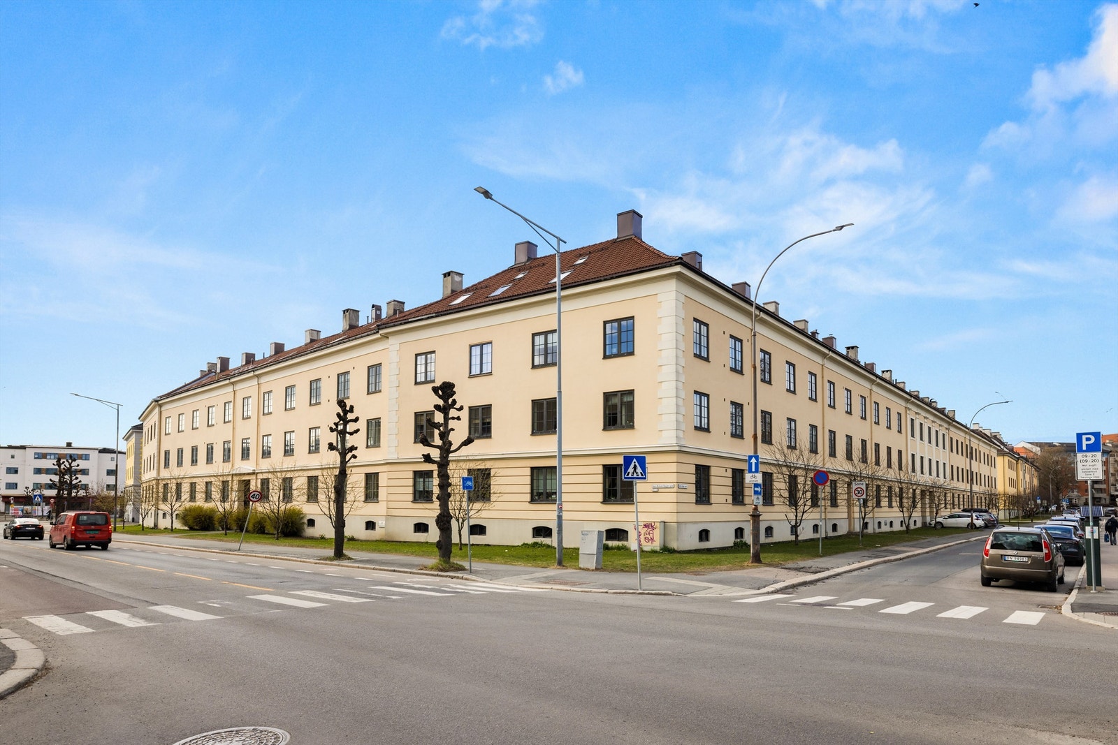 Leiligheten ligger i et veldrevet borettslag kjent som Søylegården. Galleribilde