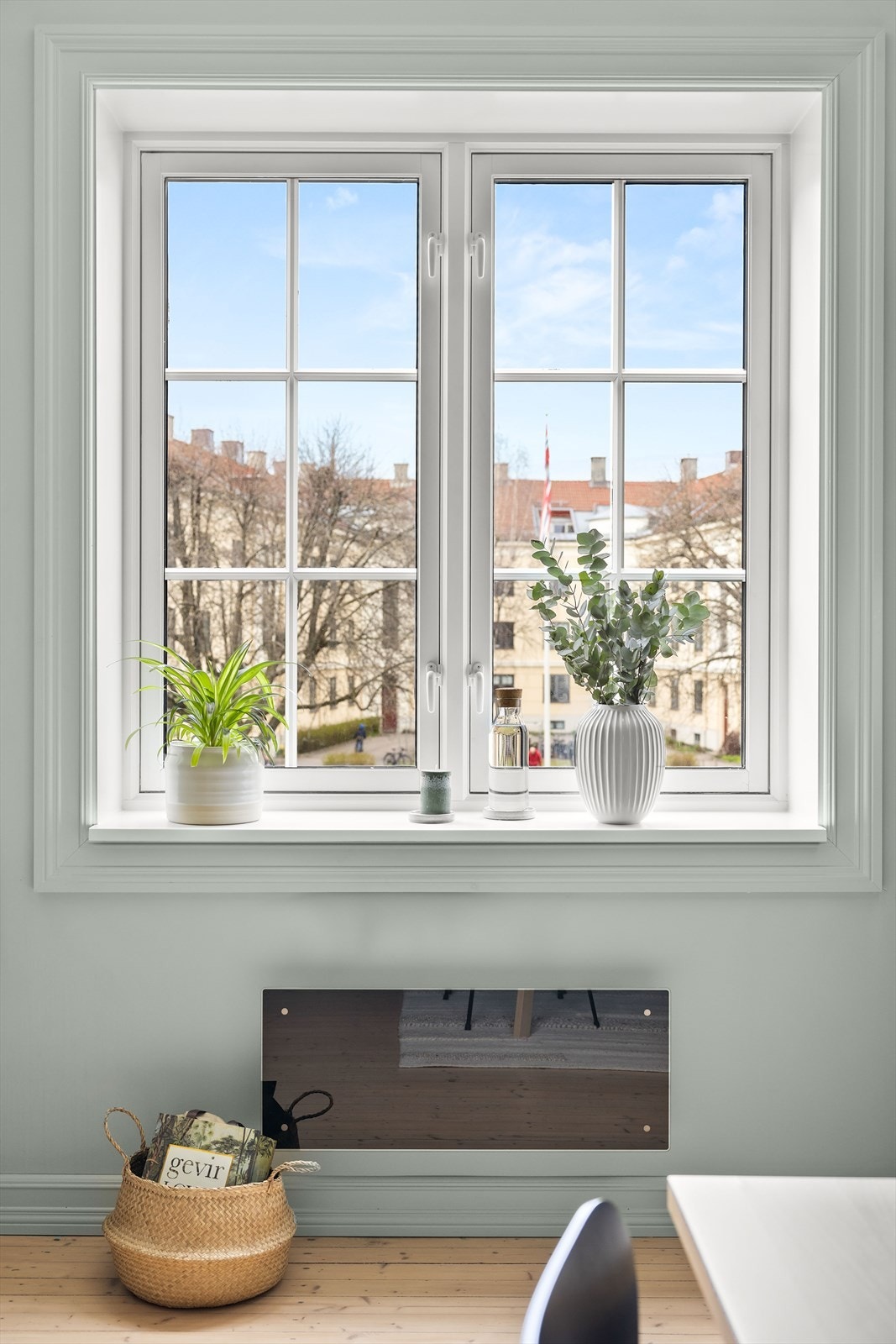 Fra kjøkkenet er det utsyn mot felles bakgård. Galleribilde