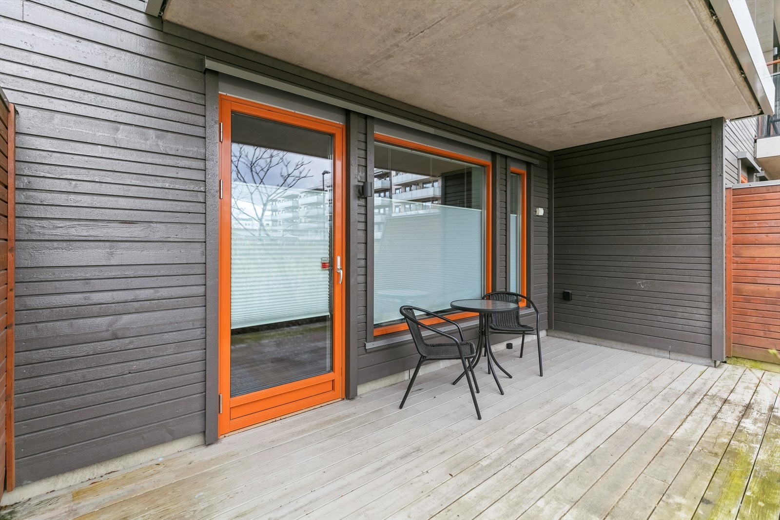 Stor og delvis overbygd markterrasse Galleribilde