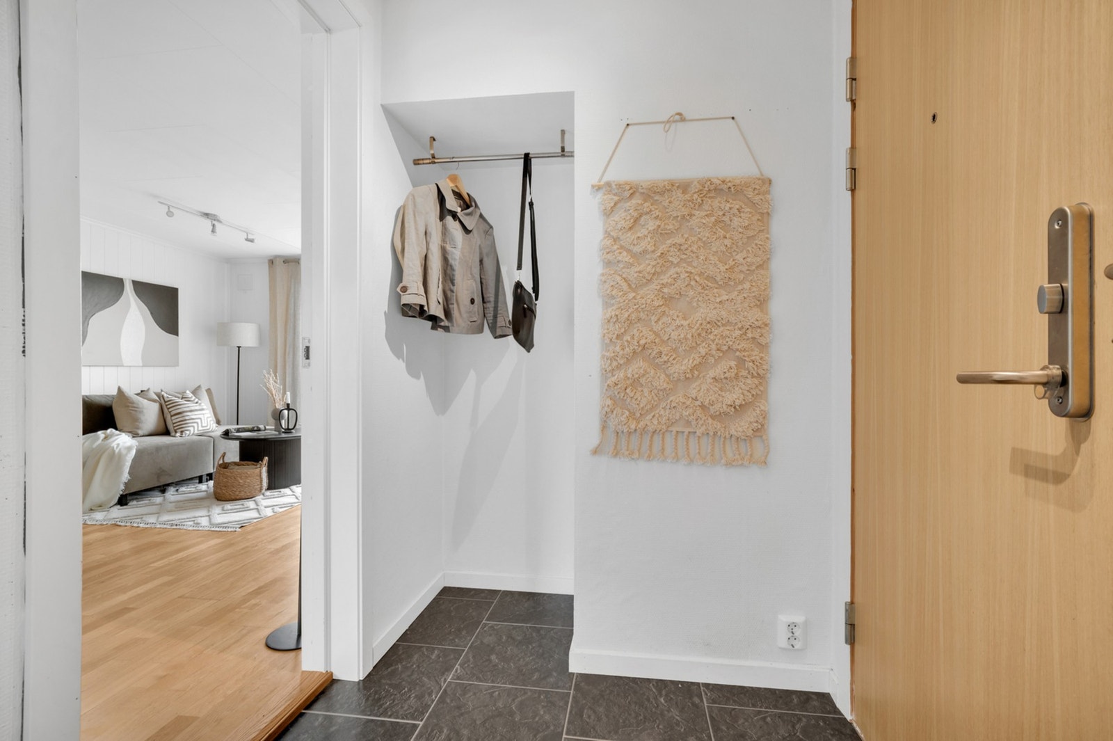 Entré med god plass til sko- og klesheng. Galleribilde