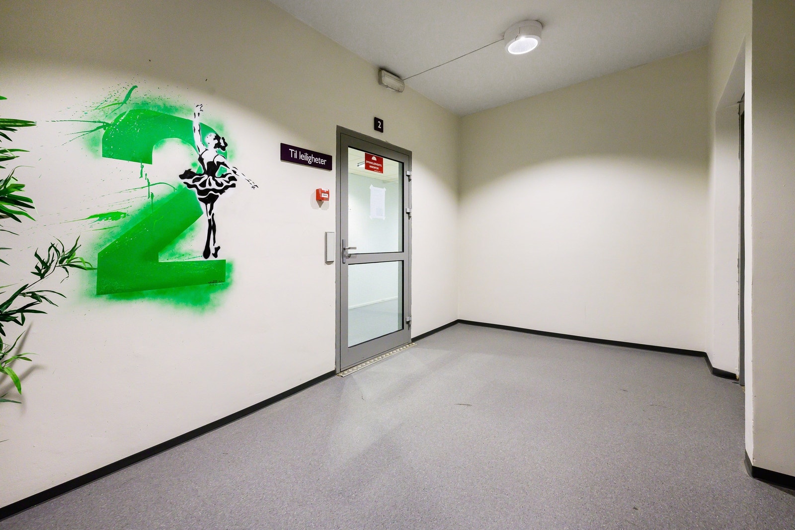 Det er heis i bygget. Galleribilde