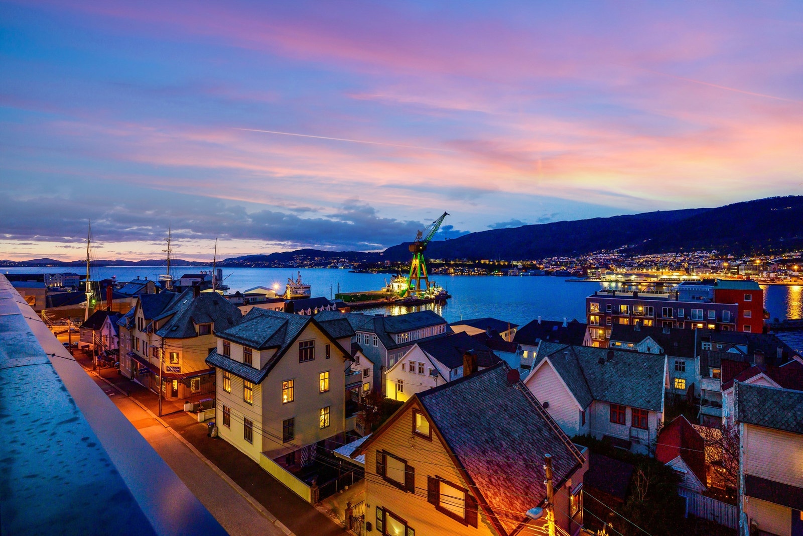 Utsikt fra takterrassen kveldstid. Galleribilde