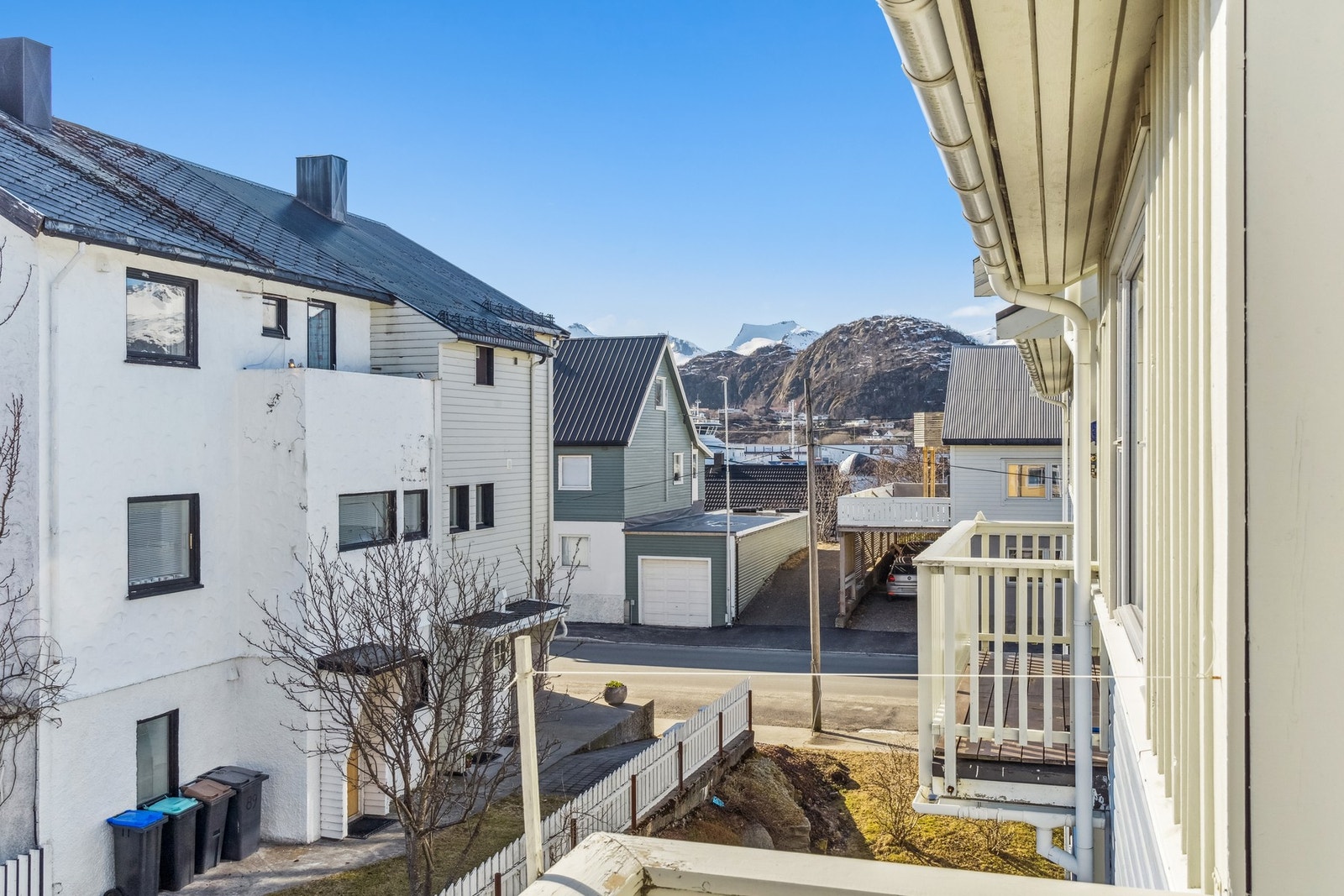 Fra balkongen ser du mot Storøya og Osan Galleribilde