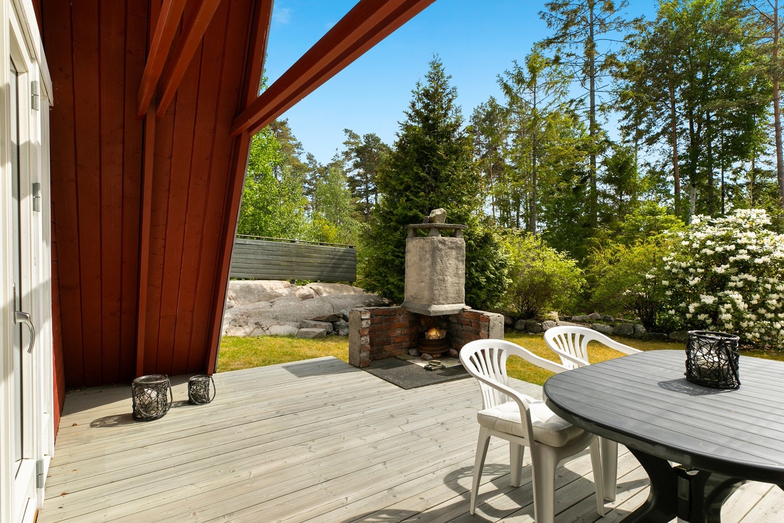 Uteplassen er delvis overbygget. Galleribilde