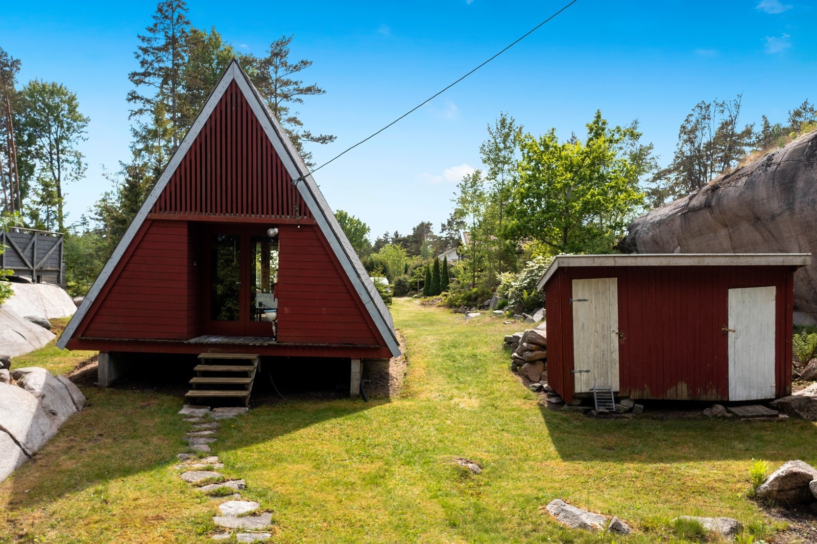 På eiendommen er det en bod med enkel standard. Galleribilde