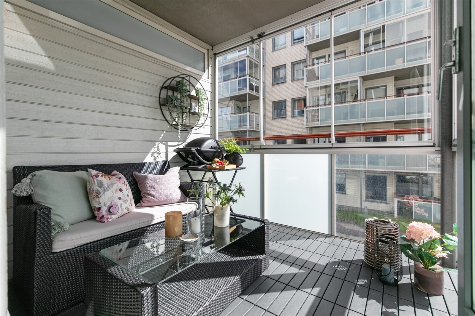 Fra stuen er det utgang til en flott innglasset balkong. Galleribilde