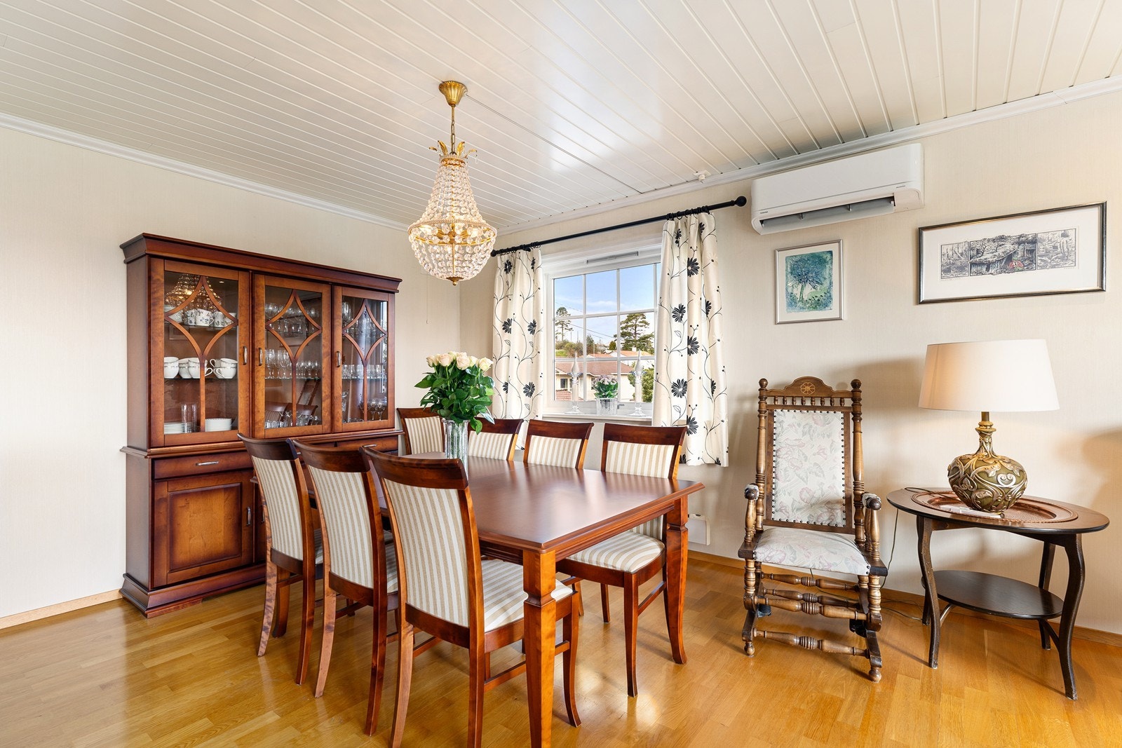 God plass til spisebord. Galleribilde