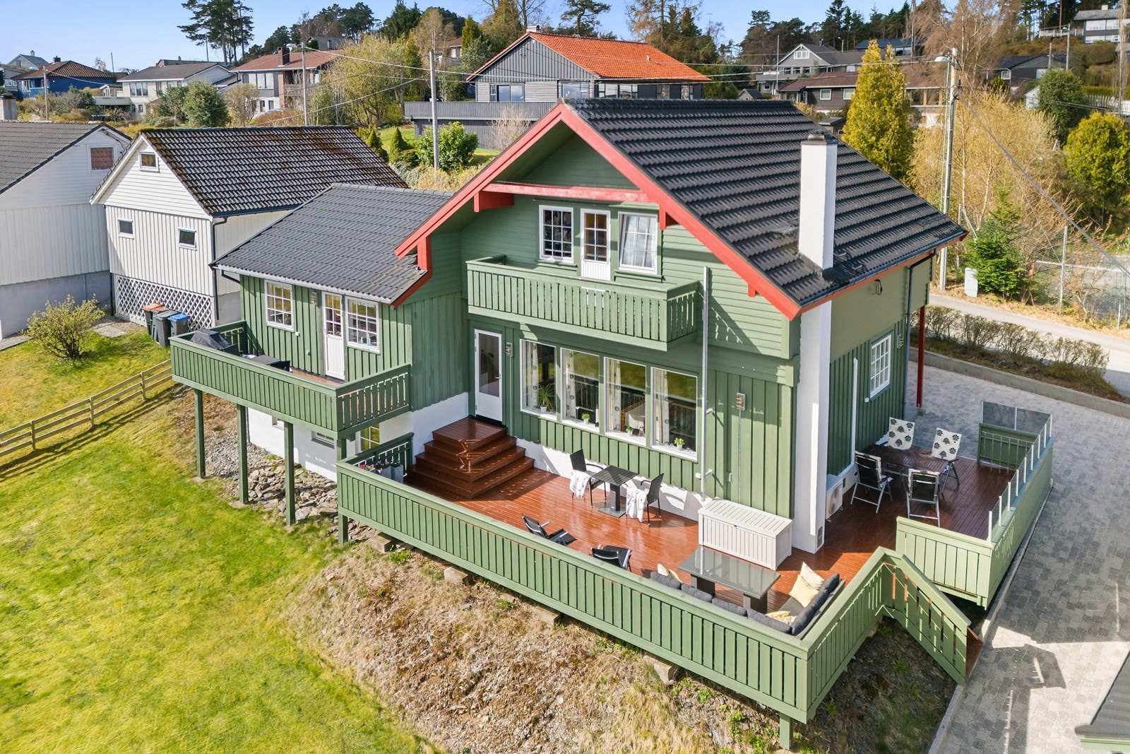 Eiendommen ligger fint til i et populært og veletablert område Galleribilde