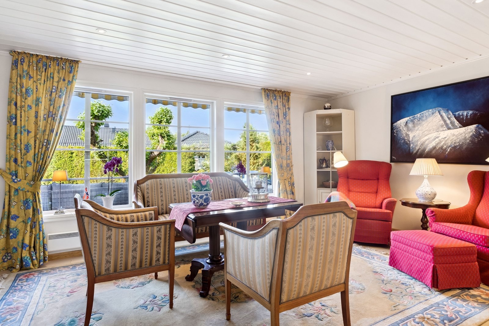 Biblioteket/TV-stuen er også et samlingssted for familien. Galleribilde