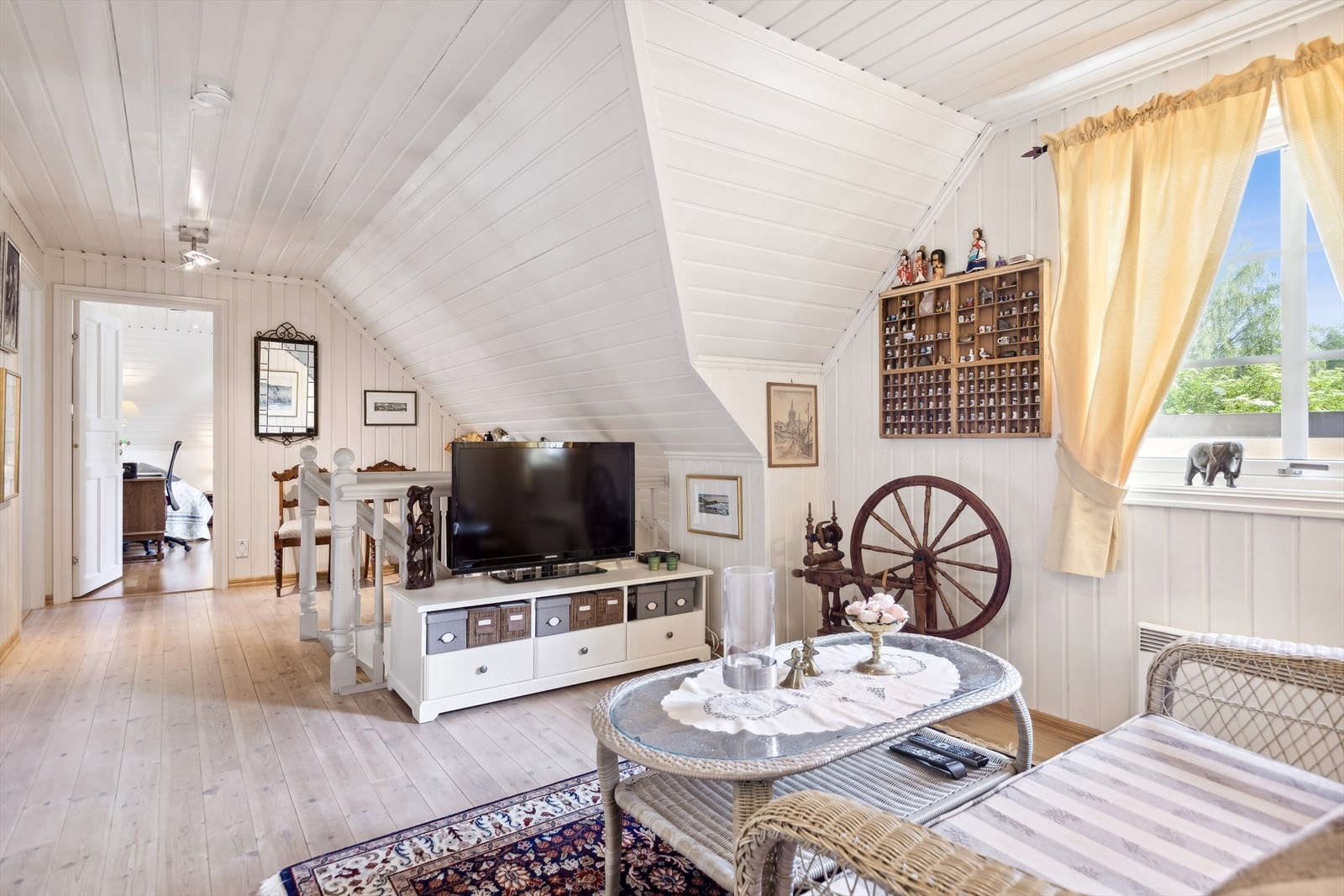 Koselig TV-stue i 2. etasje. Galleribilde