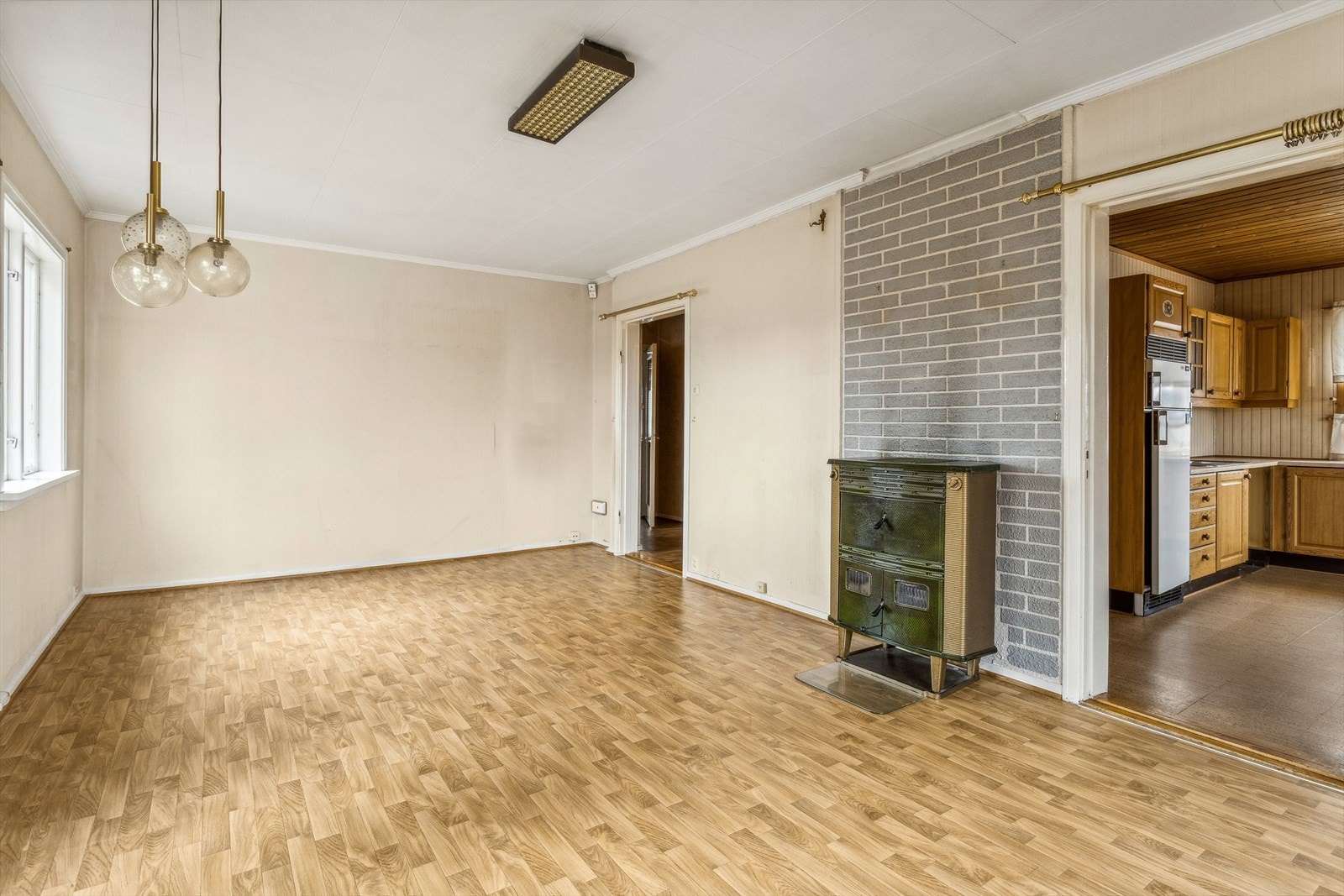 Stuen er ca 22,9 m² og på originale byggetegninger er det tegnet inn et soverom i enden. Galleribilde
