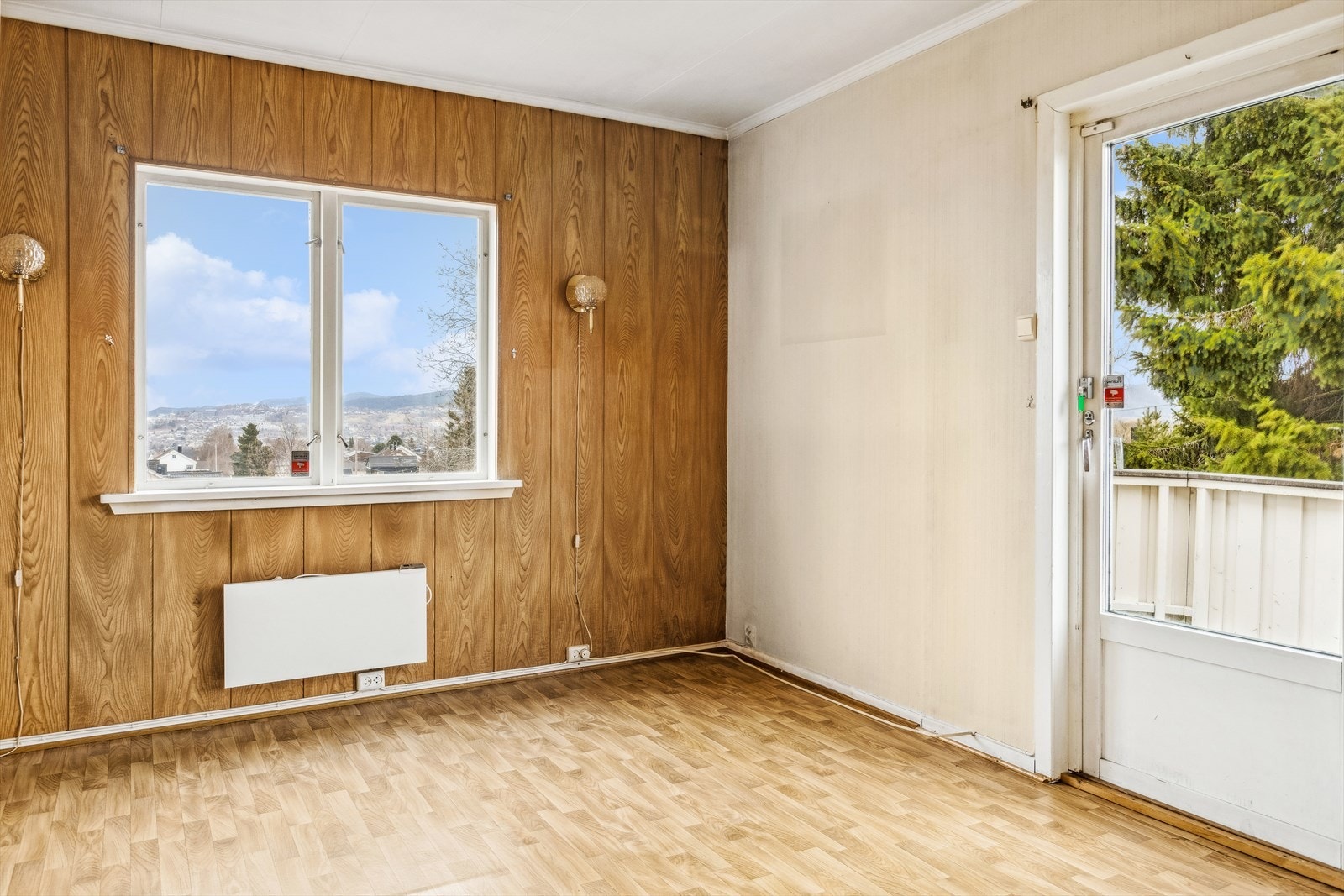 Fra stuen er det utgang til en veranda på ca 9 m². Galleribilde