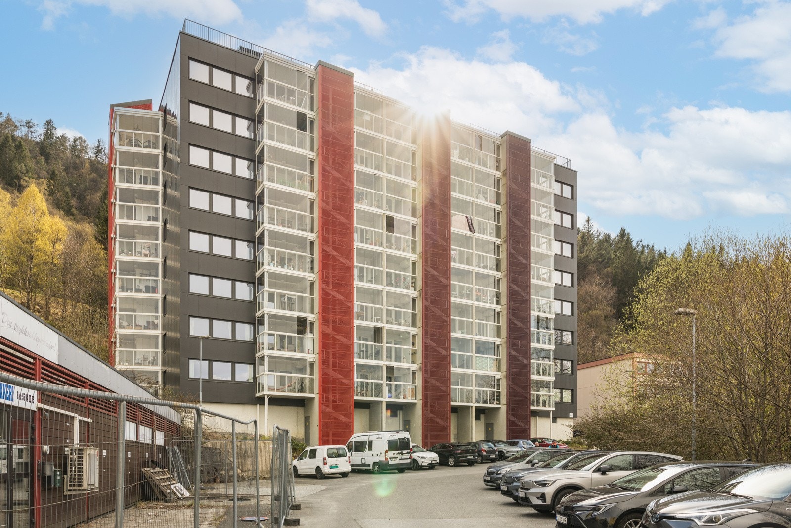 Borettslaget består av 359 andelsleiligheter og har blitt betydelig rehabilitert. Velkommen til visning! Galleribilde