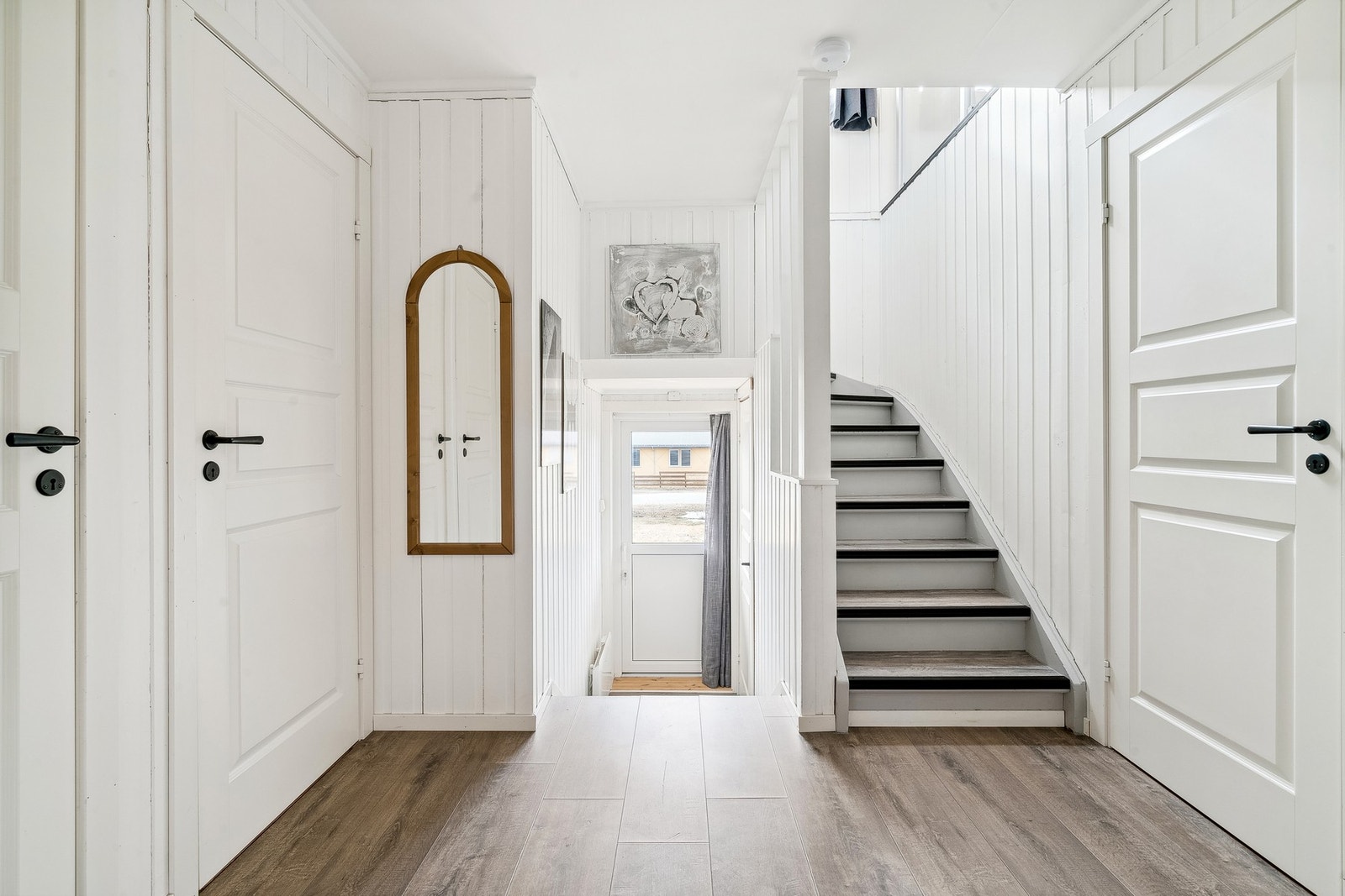 I 1. etasje er her 3 soverom og bad. Galleribilde
