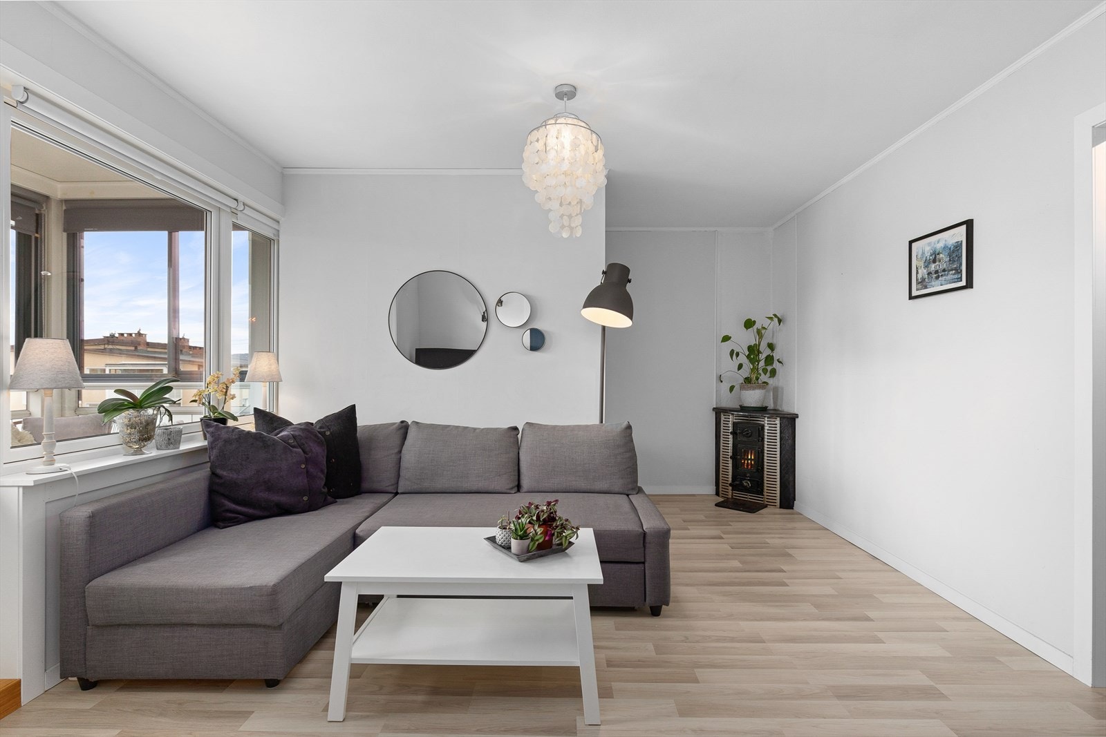 Hjørnekamin i stue/alkove. Galleribilde