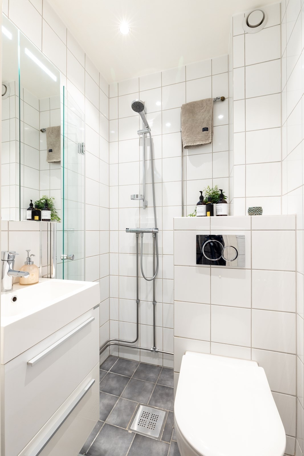 Foreligger FDV-dokumentasjon fra Smestad og Vangsøy Rørservice AS, Elektriker gruppen AS og Muremester 1 Oslo AS. Galleribilde