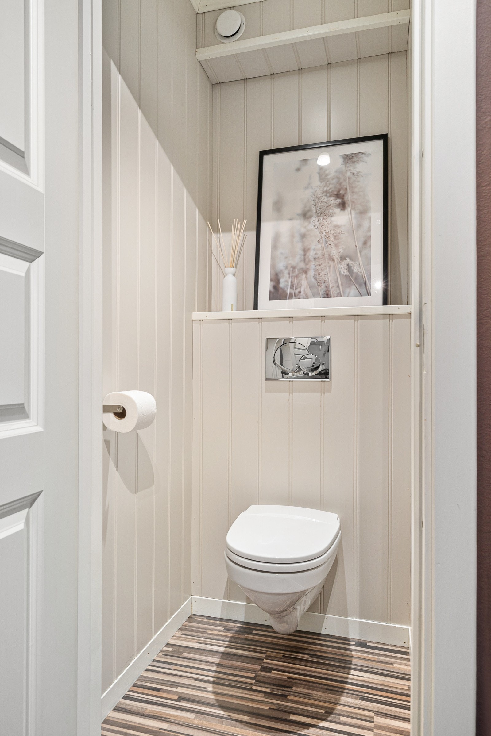 Praktisk separat toalettrom. Galleribilde