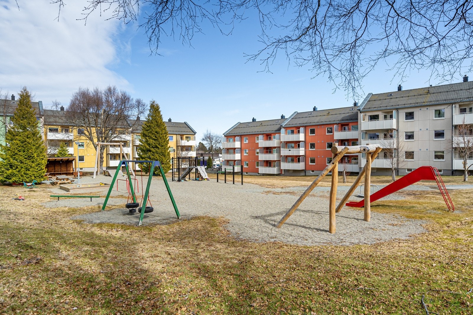 Flott borettslag med hyggelige uteområder for de minste. Galleribilde