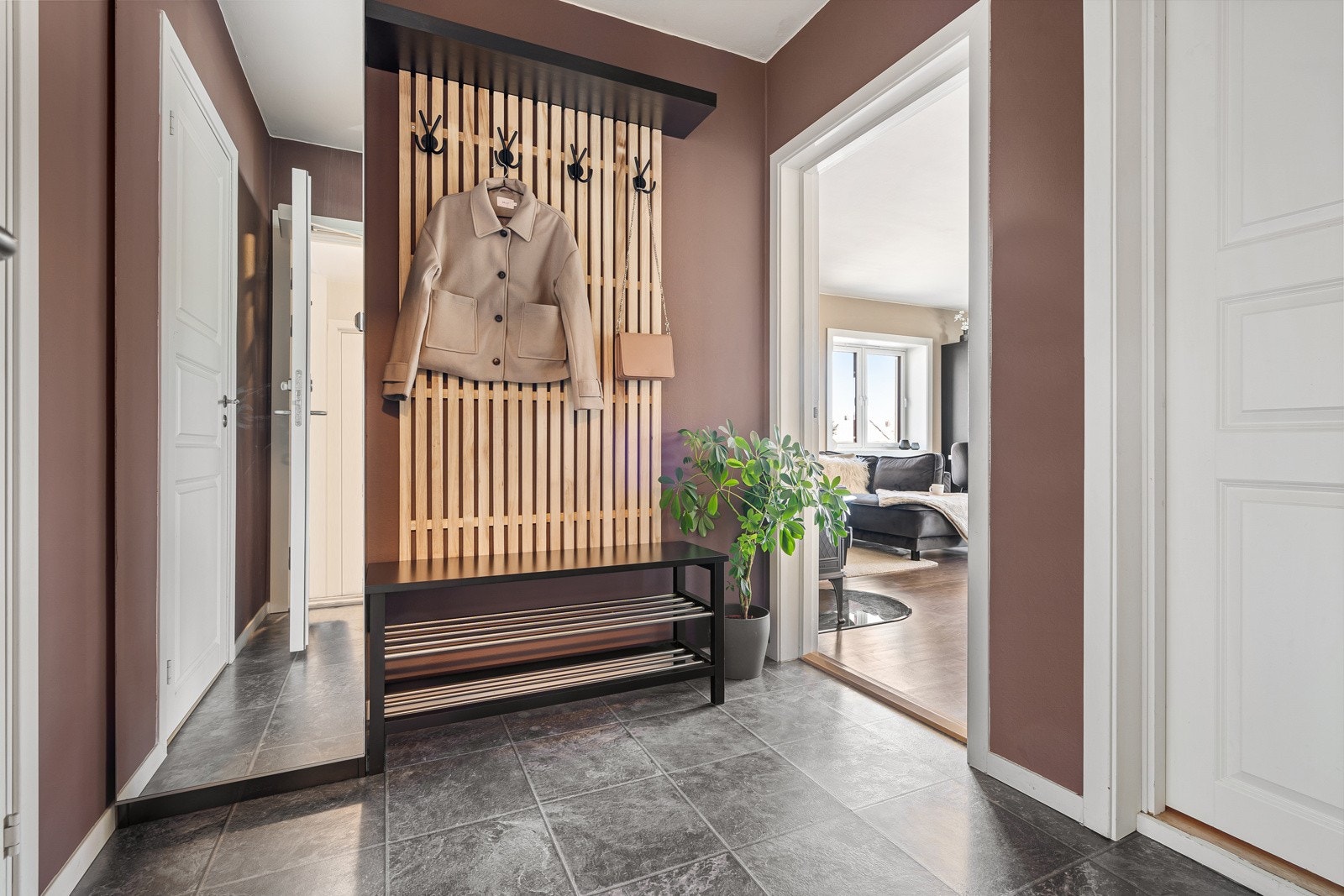 I gangen er det plass til garderobeløsning. Galleribilde