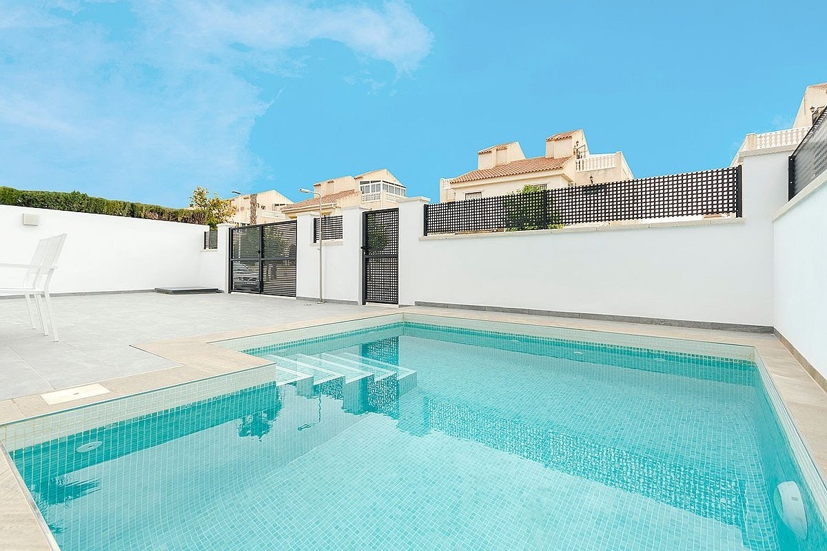 Plass for å kjøre inn bilen på tomten Galleribilde