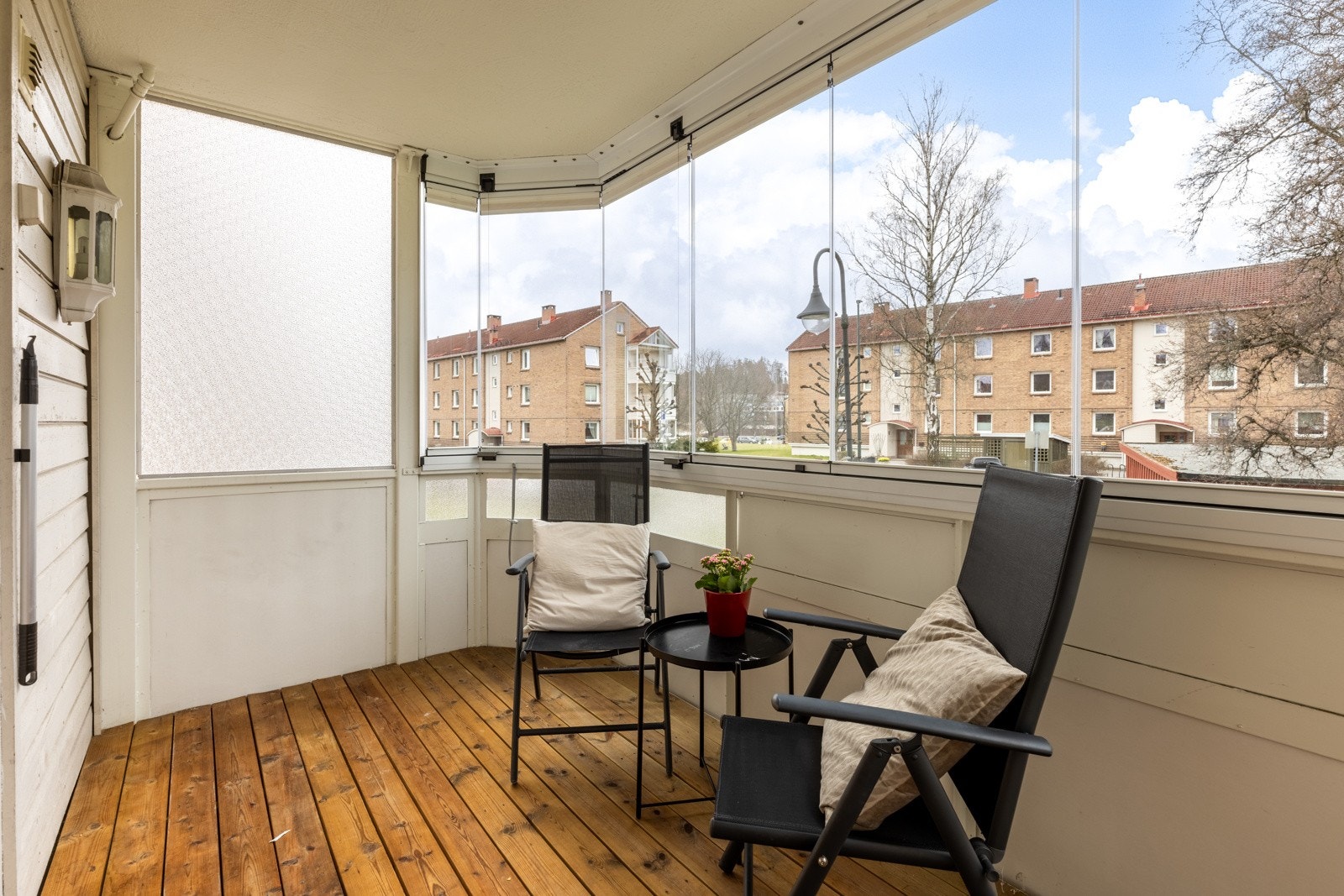 Sydvendt og innglasset balkong på 7,5 kvm Galleribilde