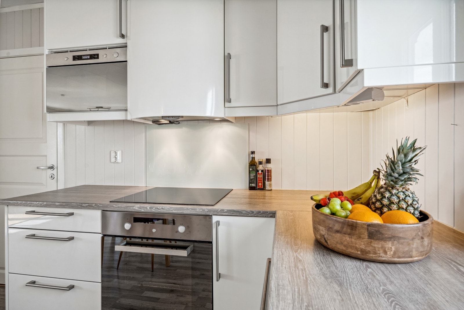 Integrerte hvitevarer medfølger handelen. Galleribilde