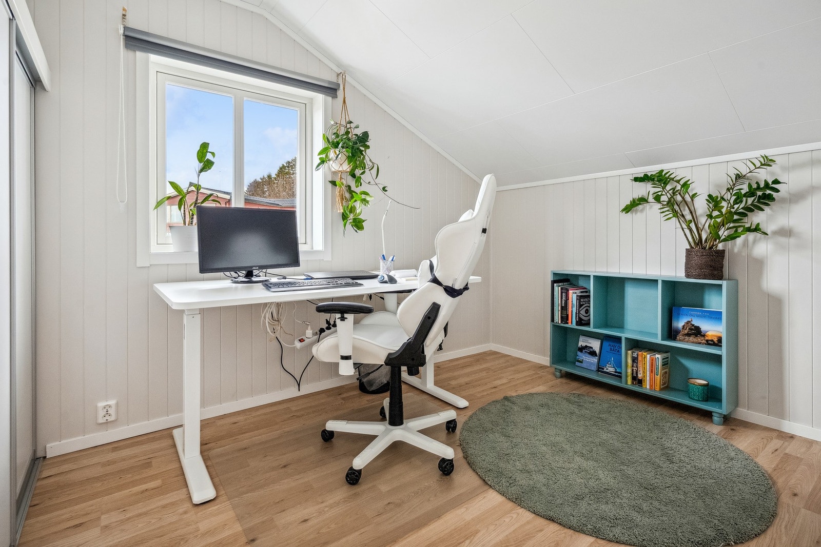 Soverom på 9,14kvm som i dag er innredet som hjemmekontor. Galleribilde