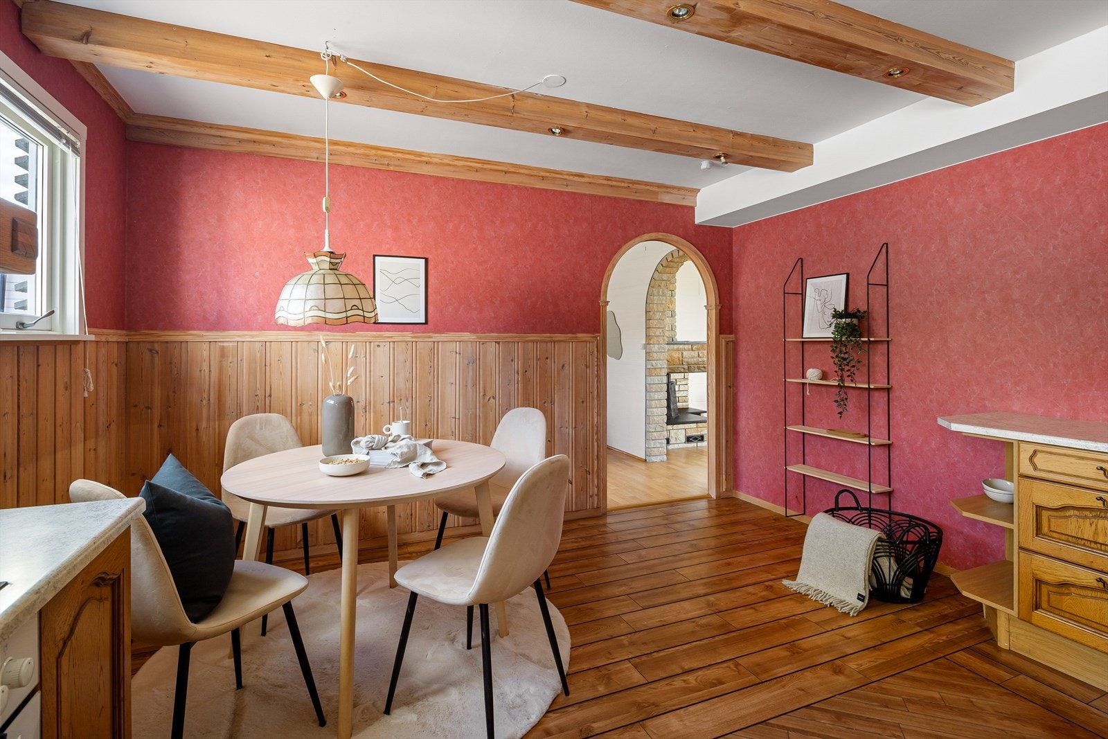 Fra kjøkkenet har du tilkomst til stue 1 og stue 2. Galleribilde