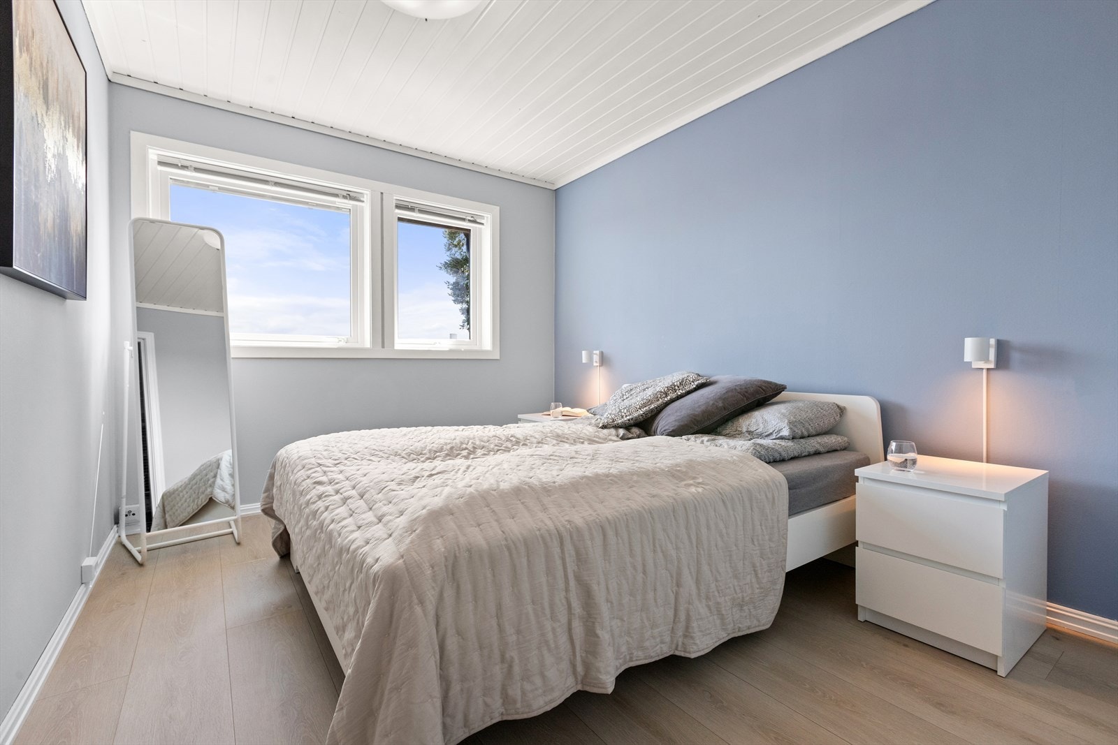 Lyst og luftig soverom Galleribilde