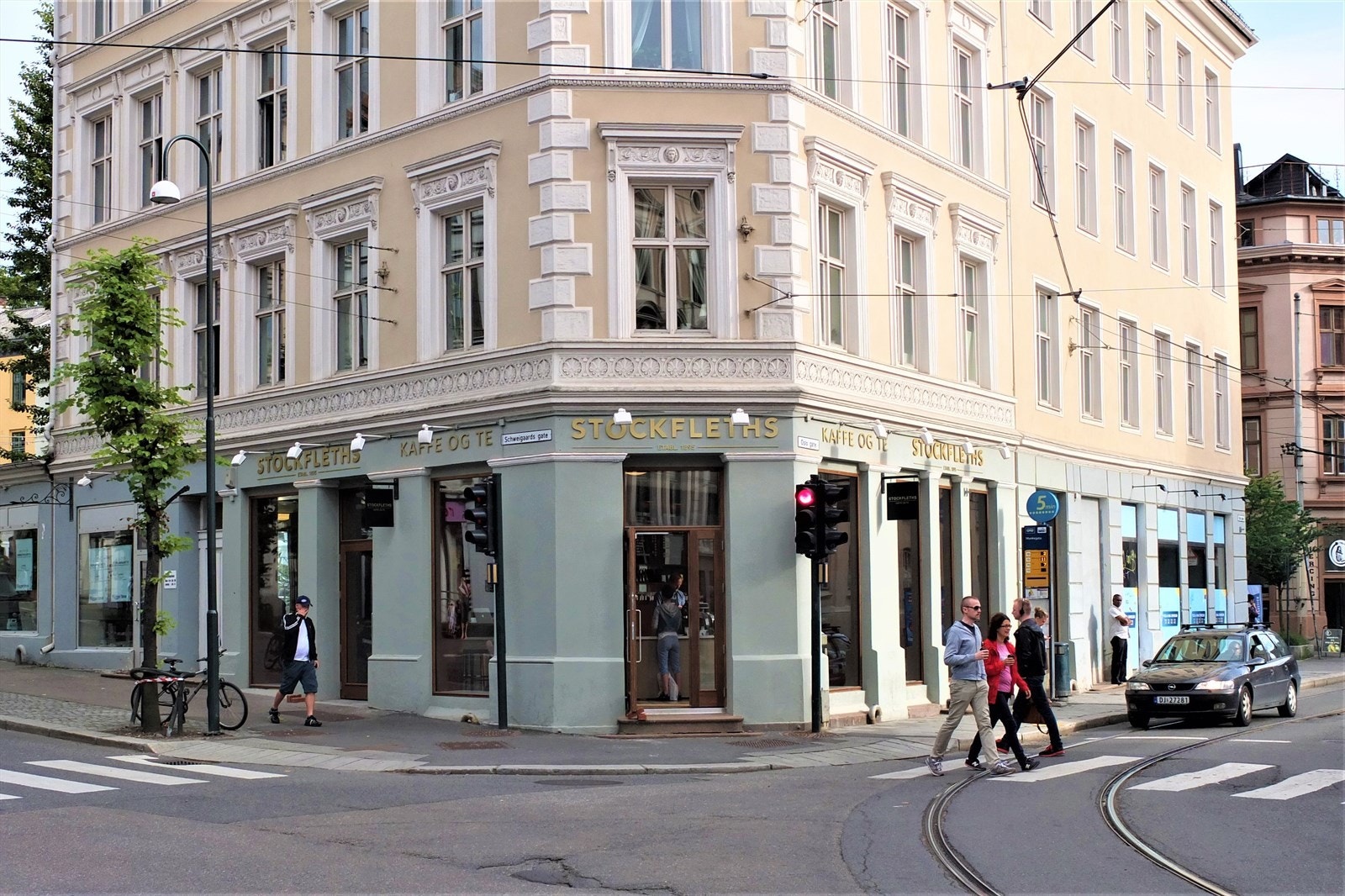 Dagens første ferskbryggede kaffekopp kan nytes på Stockfleths. Galleribilde