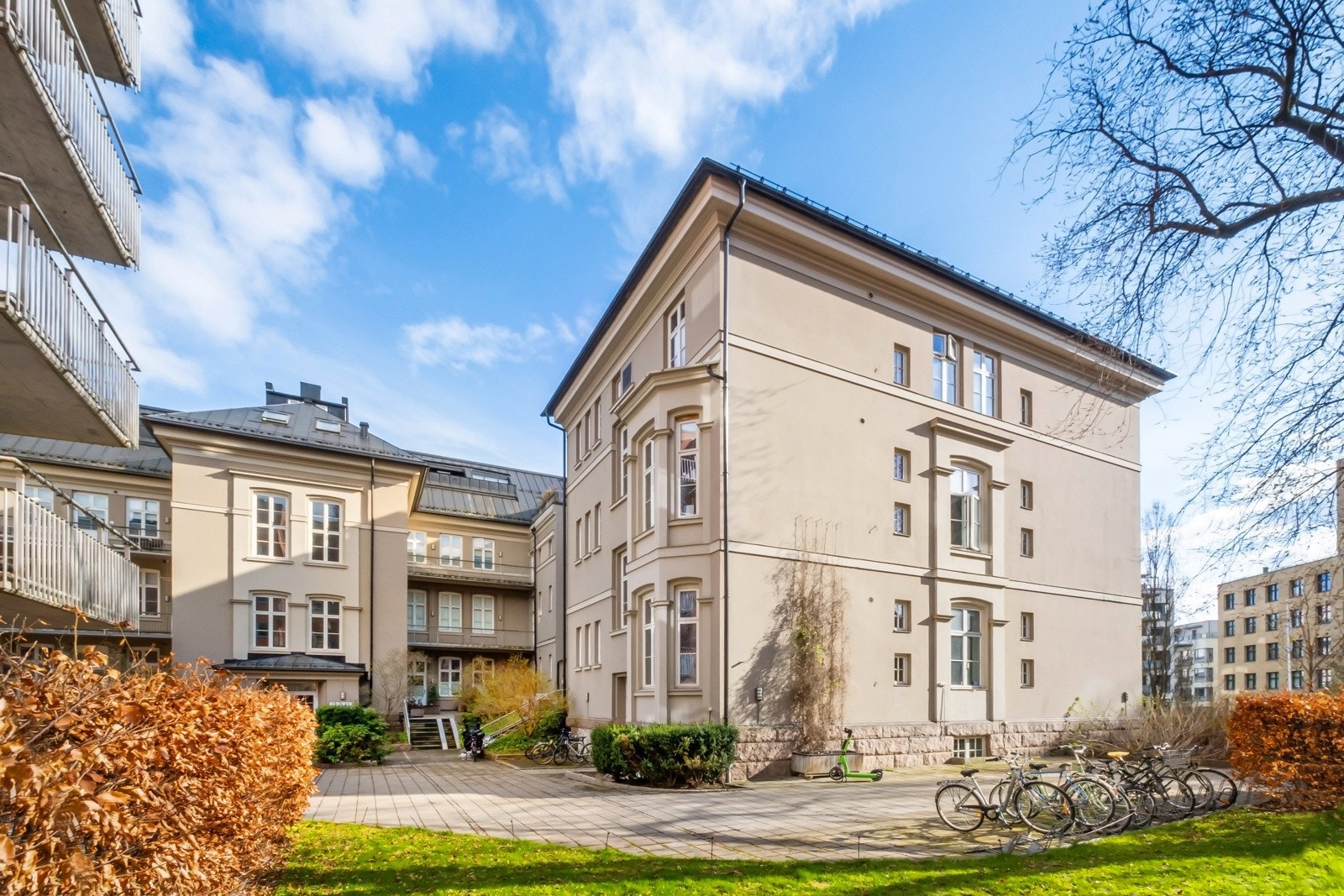 Studio Pilestredet Park 2, er den gamle Øyeklinikken i den klassiske bygningsmassen fra Rikshospitalet og ligger i øvre del av parken. Galleribilde
