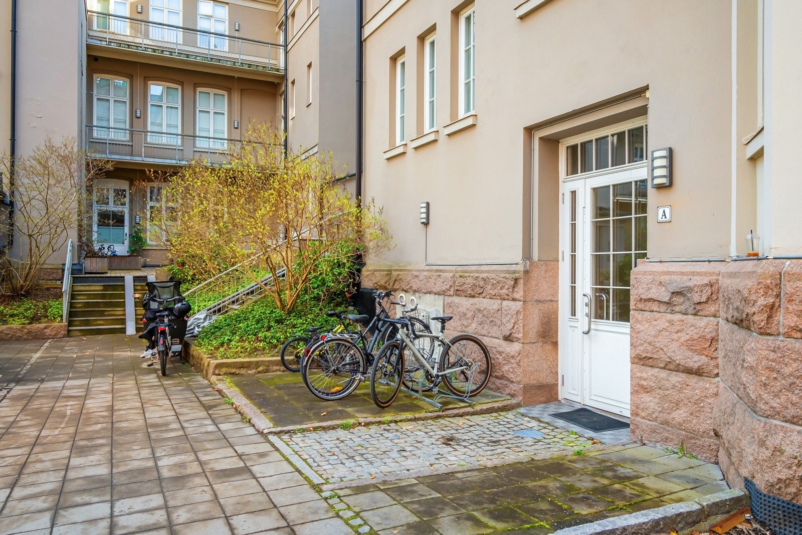 Felles sykkelparkering finnes på andre siden av bygget vendt ut mot Frimanns Gate. Galleribilde