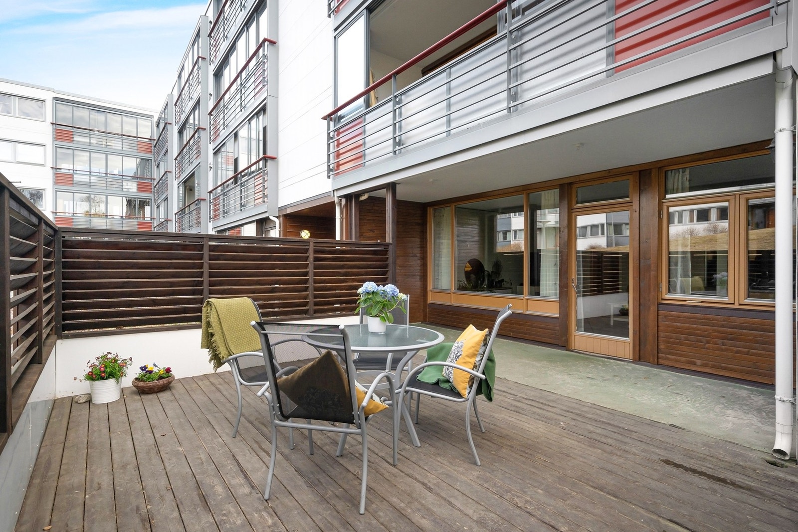 God plass til ønsket utemøblement. Galleribilde