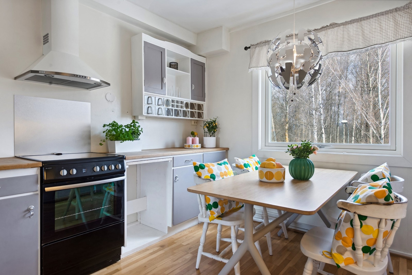 Kjøkkenet har avsatt plass for hvitevarer. Galleribilde