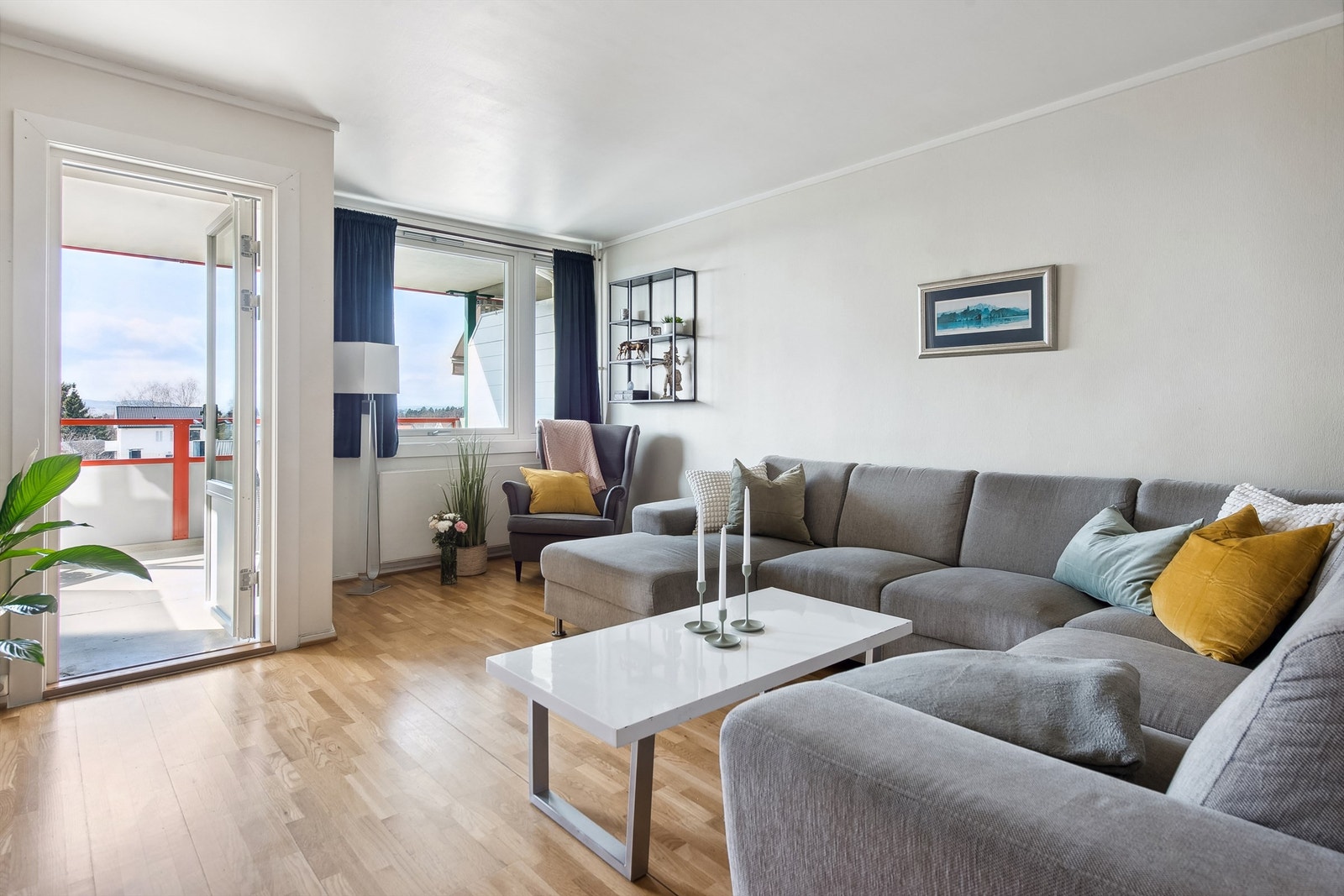 Lys og trivelig leilighet i 3.etasje i Børstadalleen 5B! Galleribilde