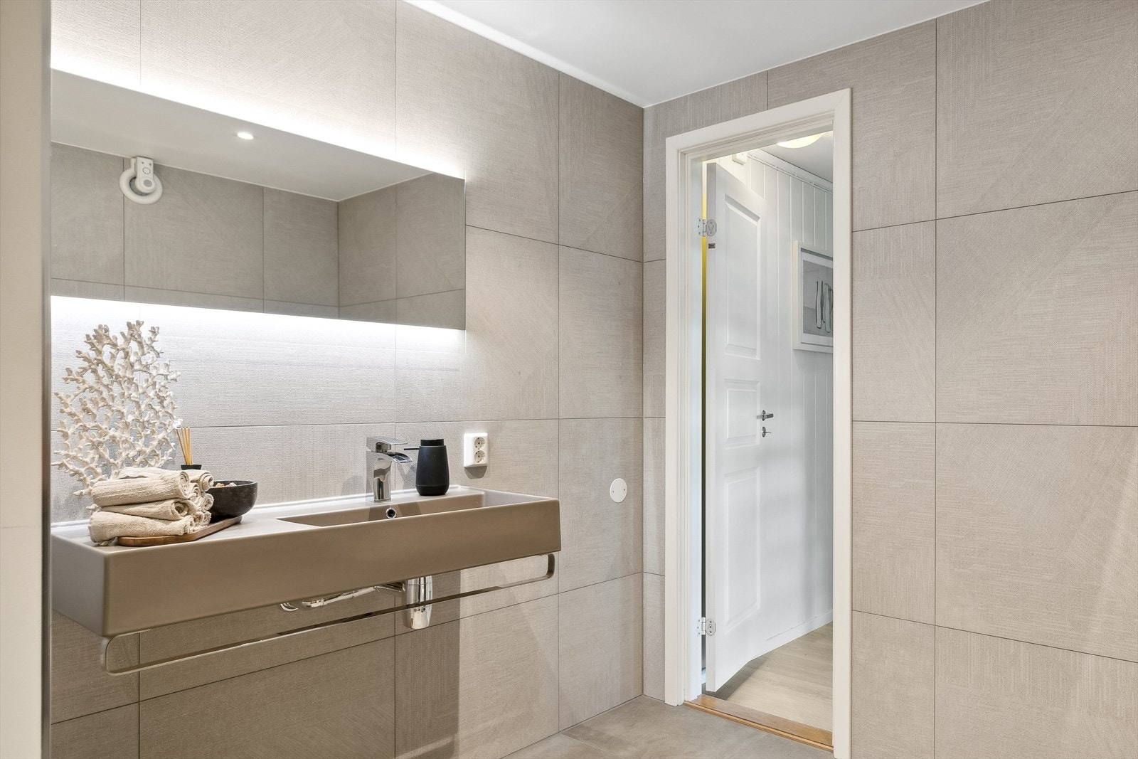 Speil med fin belysning Galleribilde