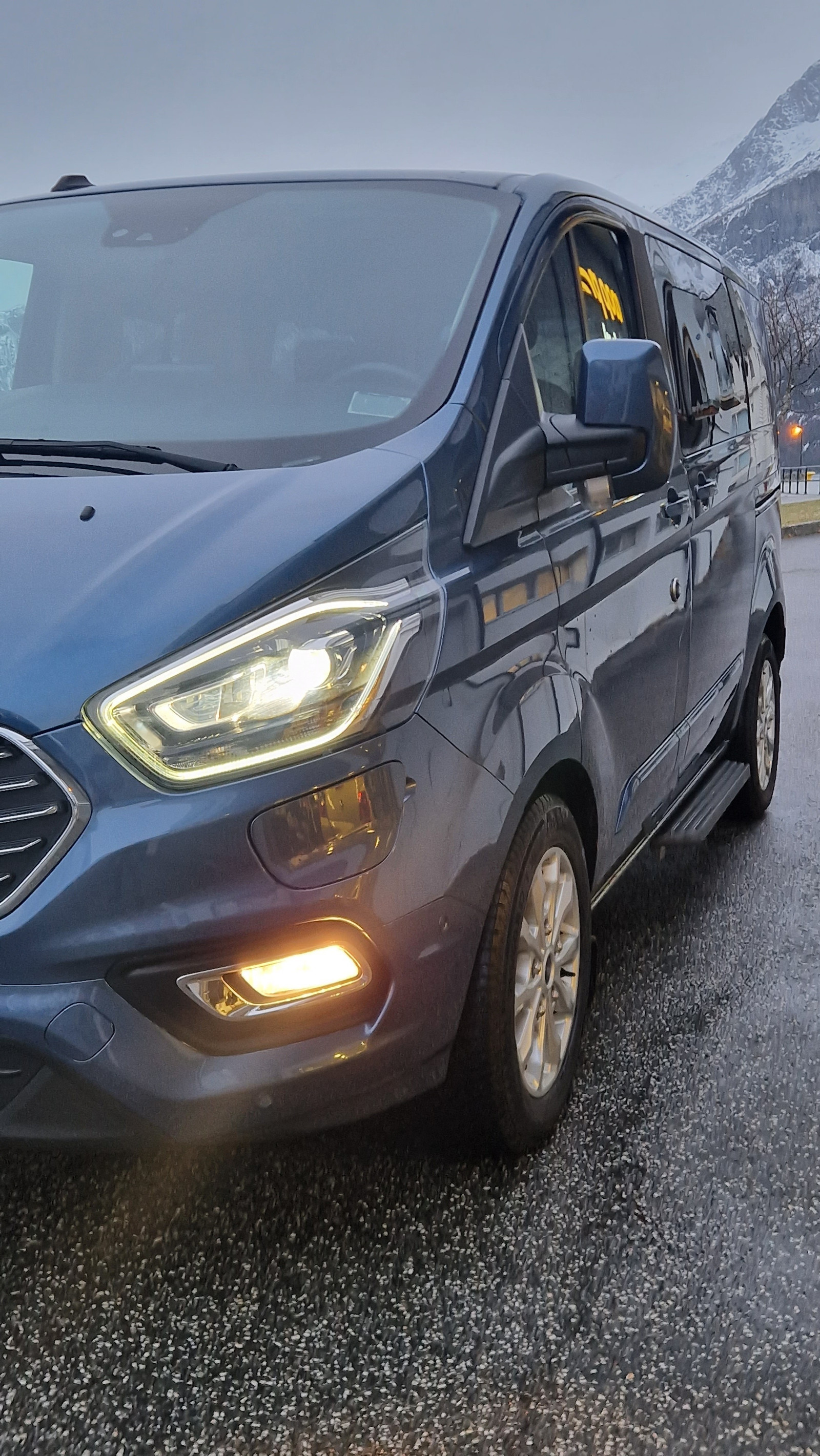 8seter buss stor personbil